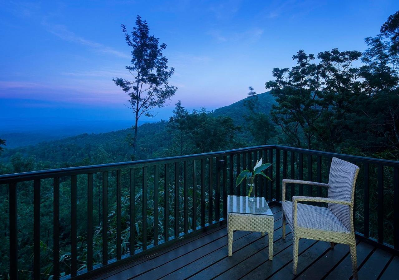The Tamara Coorg Hotel Kakkabe Exterior photo