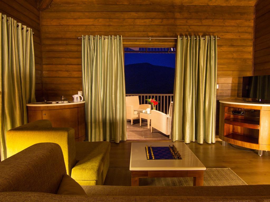 The Tamara Coorg Hotel Kakkabe Exterior photo